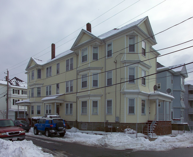 100 16th St in Fall River, MA - Foto de edificio - Building Photo