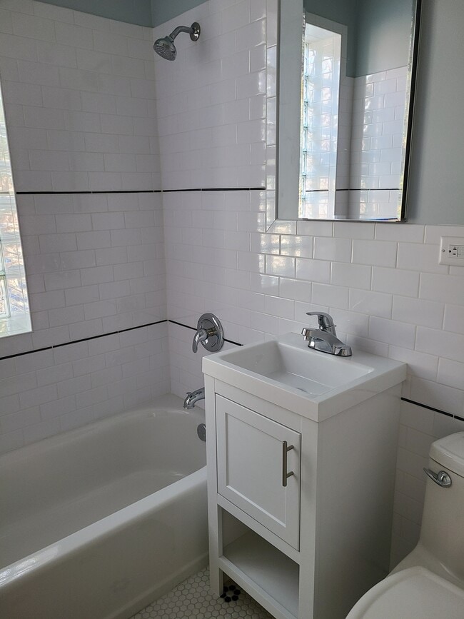 4159 N Ashland Ave, Unit 1 in Chicago, IL - Building Photo - Building Photo