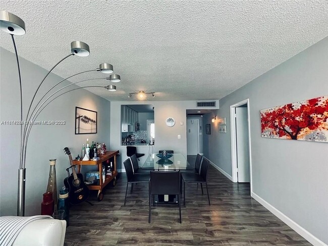 2300 Park Ln in Hollywood, FL - Building Photo - Building Photo
