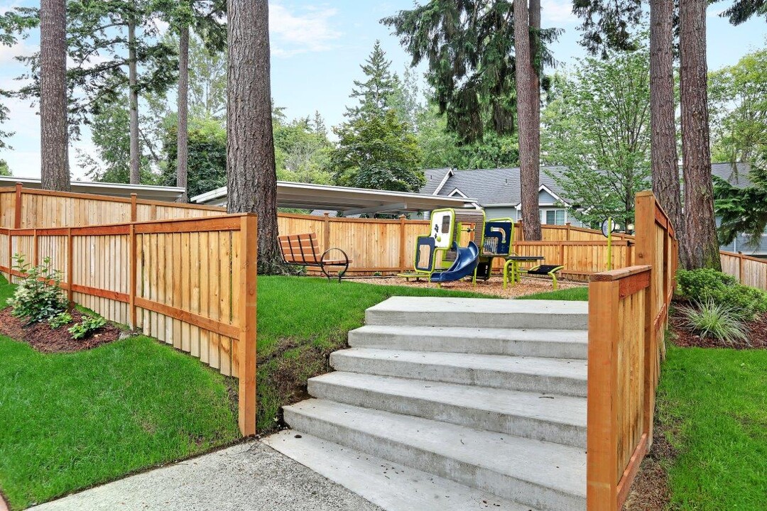 Hidden River Townhomes in Kirkland, WA - Building Photo