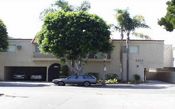 3901 Tilden Ave in Culver City, CA - Building Photo - Building Photo