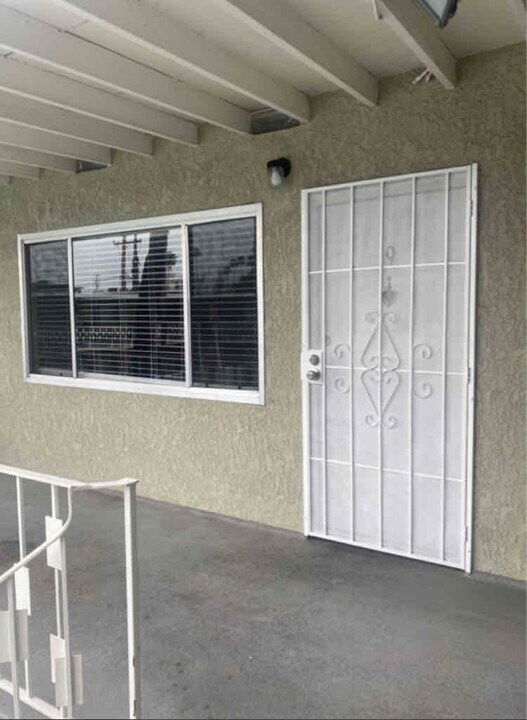444 E Rowland St in Covina, CA - Building Photo