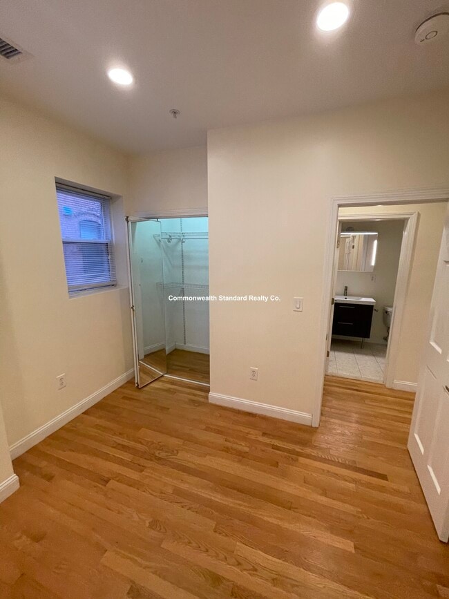 1801 Beacon St, Unit 4 in Brookline, MA - Foto de edificio - Building Photo