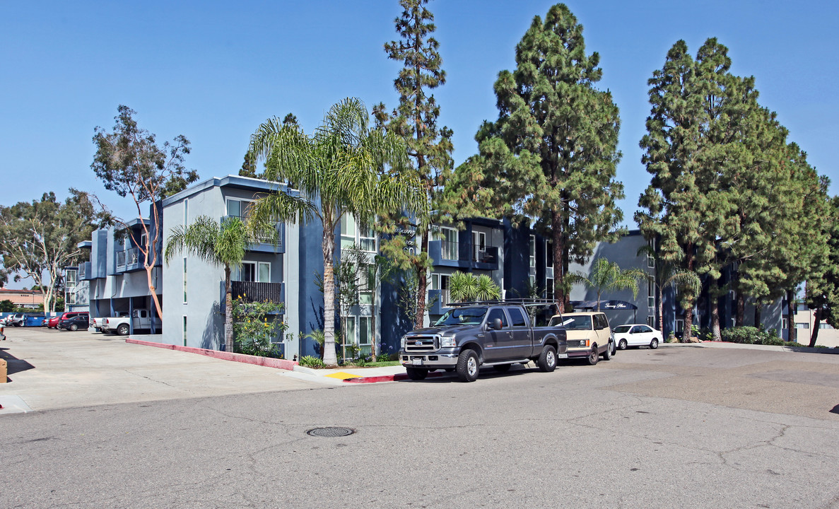 Tuscany Place in San Diego, CA - Building Photo