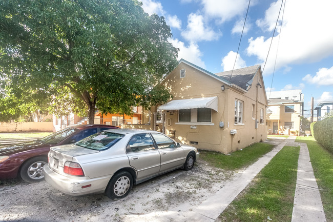 1027 SW 4th St in Miami, FL - Building Photo - Building Photo