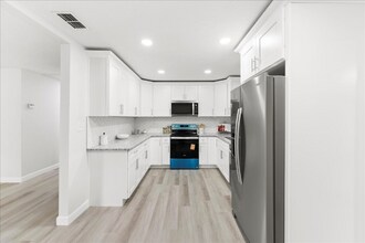 5191 Tan St in Jacksonville, FL - Building Photo - Building Photo