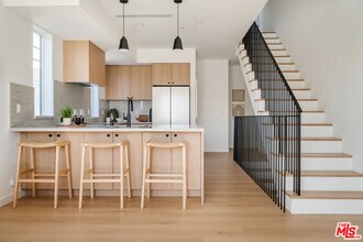 6763 Lexington Ave in Los Angeles, CA - Building Photo - Building Photo