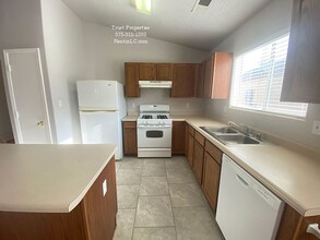 940 Gilmer Way in Las Cruces, NM - Foto de edificio - Building Photo