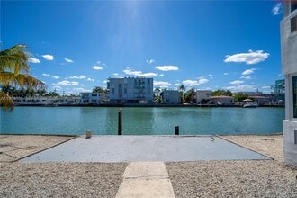 8340 Byron Ave in Miami Beach, FL - Building Photo - Building Photo