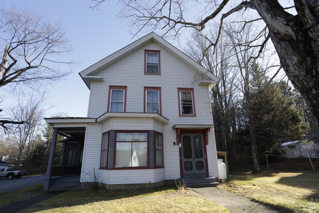 75 Beech St in Bristol, NH - Foto de edificio - Building Photo