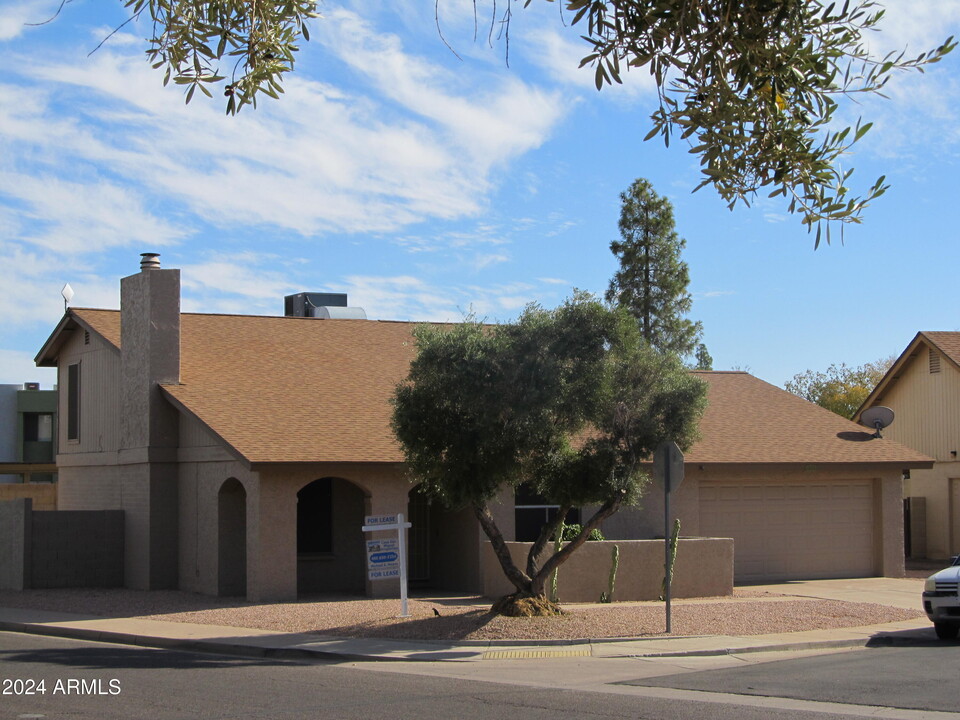 1305 W Isabella Ave in Mesa, AZ - Building Photo