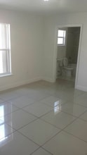 2605 NW 31st St in Miami, FL - Building Photo - Building Photo