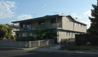 204 Selwyn Dr Apartments