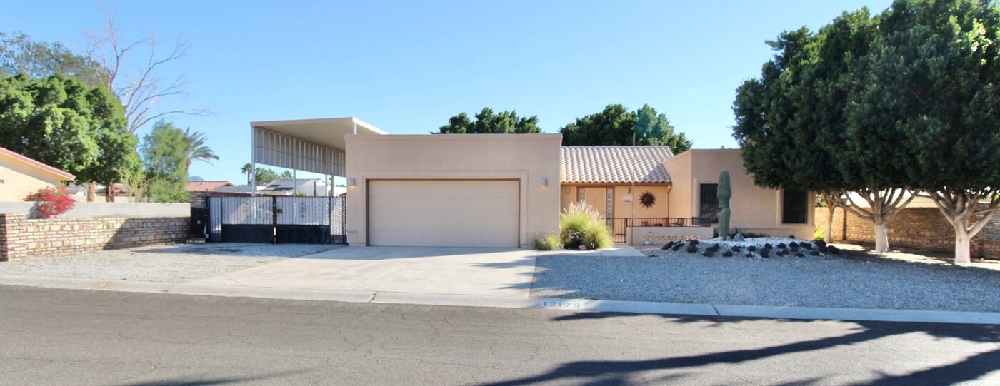 12179 E Via Loma Vista in Yuma, AZ - Building Photo