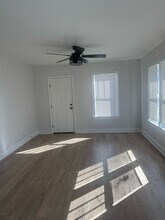 400 E Hickory St in Ponchatoula, LA - Foto de edificio - Building Photo