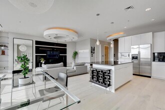 555 E 5th St. in Austin, TX - Building Photo - Building Photo