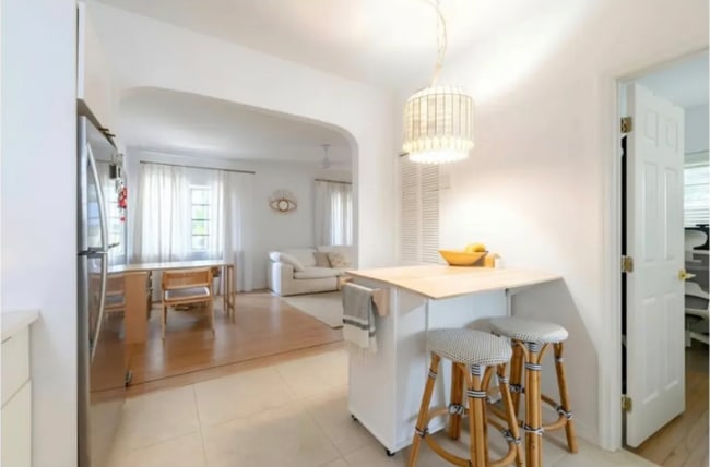 817 Meridian Ave, Unit Unit 1 in Miami Beach, FL - Building Photo - Building Photo