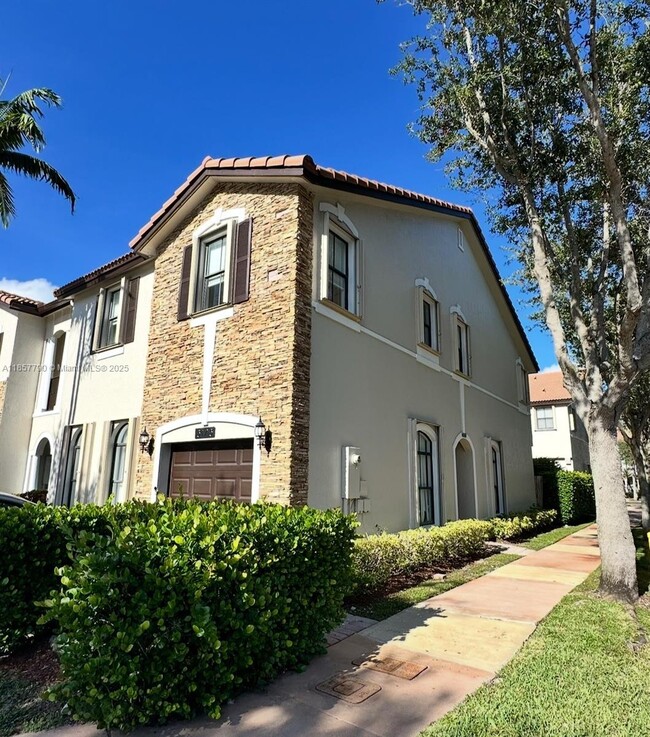 3173 NW 102nd Path in Doral, FL - Building Photo - Building Photo