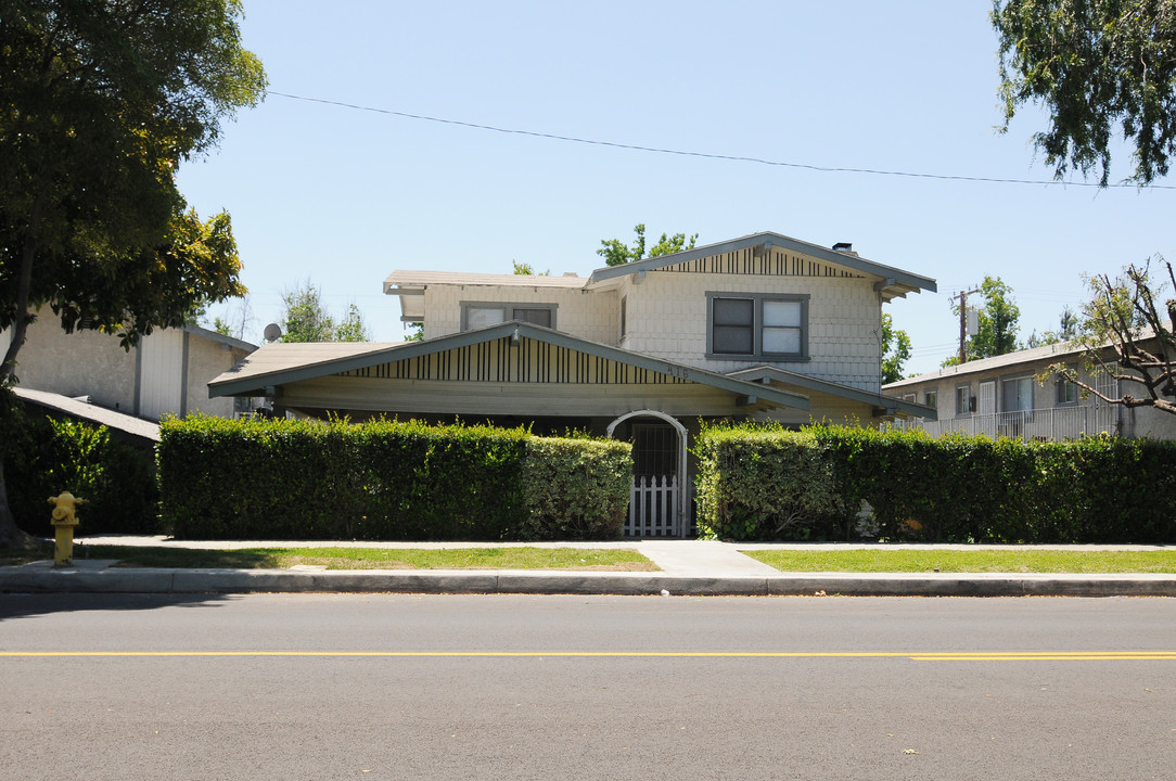 416 W Arrow Hwy in Upland, CA - Building Photo