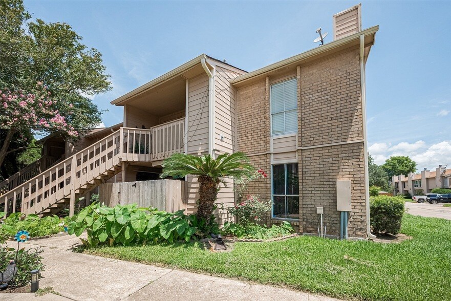 1505 Ward Rd, Unit 118 in Baytown, TX - Building Photo