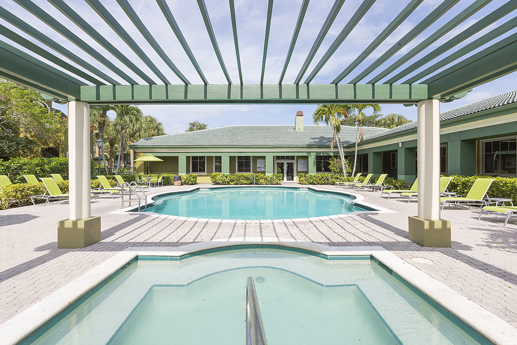 Sanctuary Cove in Palm Beach Gardens, FL - Building Photo