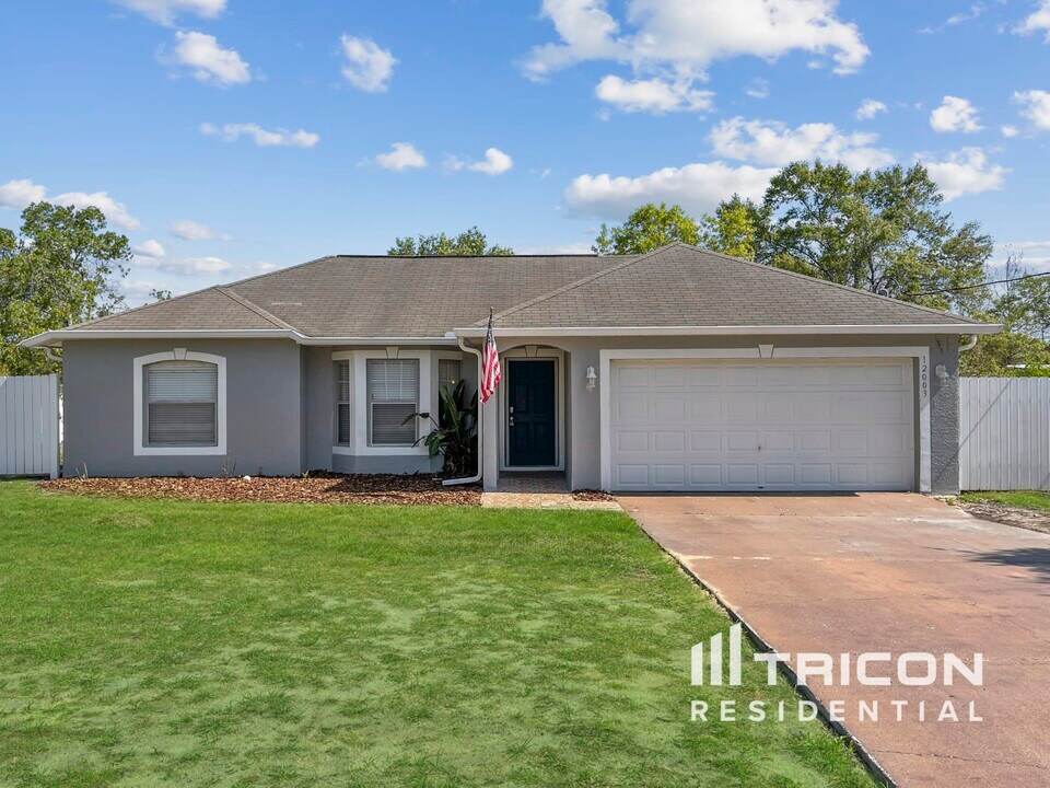 12003 Norvell Rd in Spring Hill, FL - Building Photo