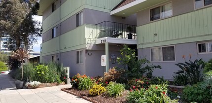 Redwood Terrace in San Diego, CA - Building Photo - Interior Photo