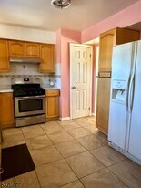 23 Redbud Rd in Piscataway, NJ - Building Photo