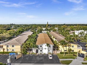 2643 NE 8th Ave, Unit 2 in Wilton Manors, FL - Foto de edificio - Building Photo