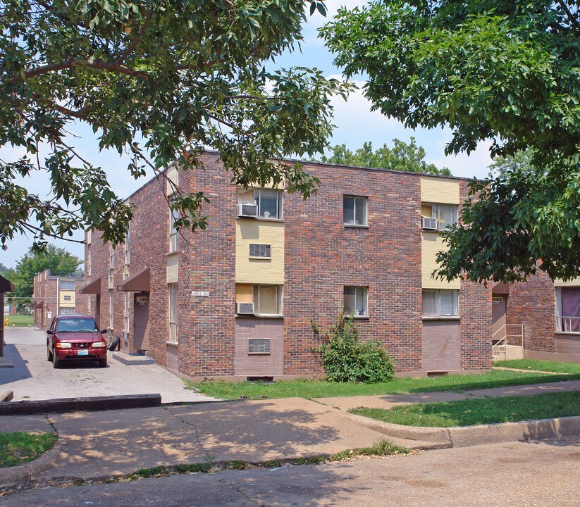 St. Mary's Place in St. Louis, MO - Building Photo