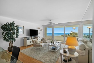 177 Ocean Ln Dr in Key Biscayne, FL - Foto de edificio - Building Photo