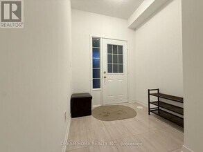 314 Clay Stones St in Newmarket, ON - Building Photo - Building Photo