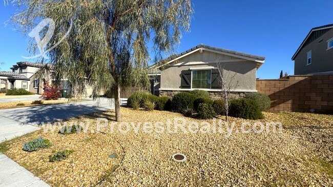 13353 Evanston St in Victorville, CA - Building Photo - Building Photo