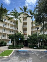 3600 Oaks Clubhouse Dr in Pompano Beach, FL - Building Photo - Building Photo