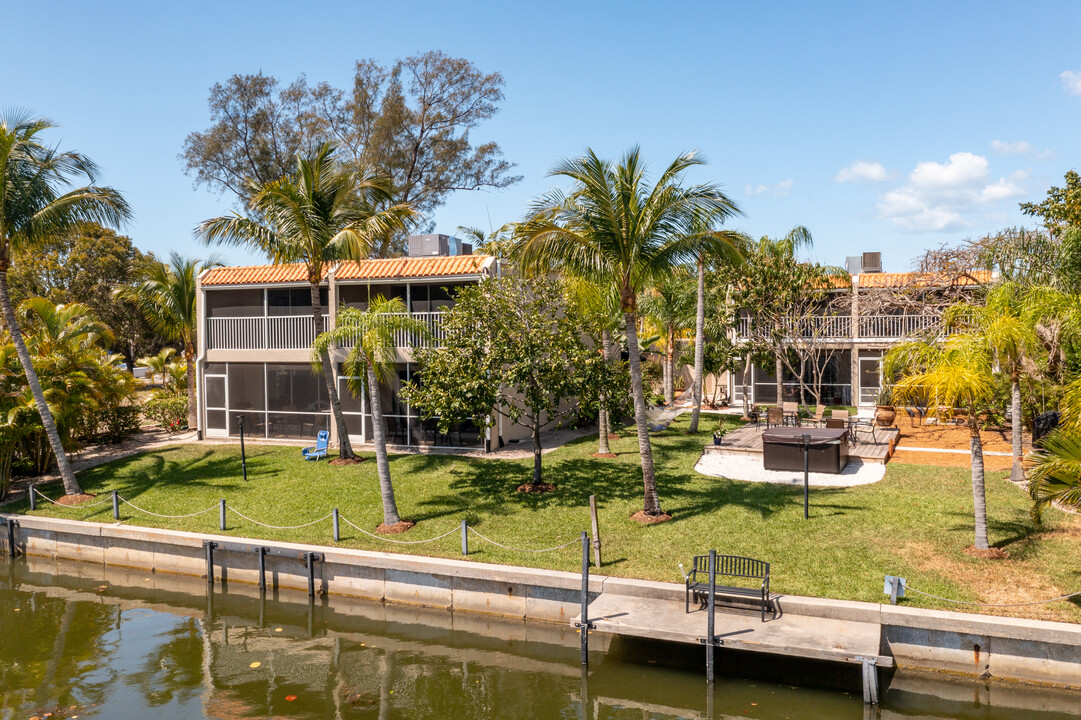 764 Beach Rd in Sanibel, FL - Foto de edificio