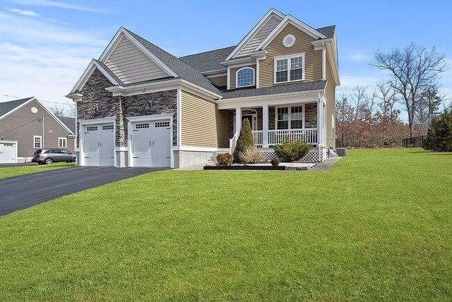172 Downing Dr in Attleboro, MA - Building Photo - Building Photo