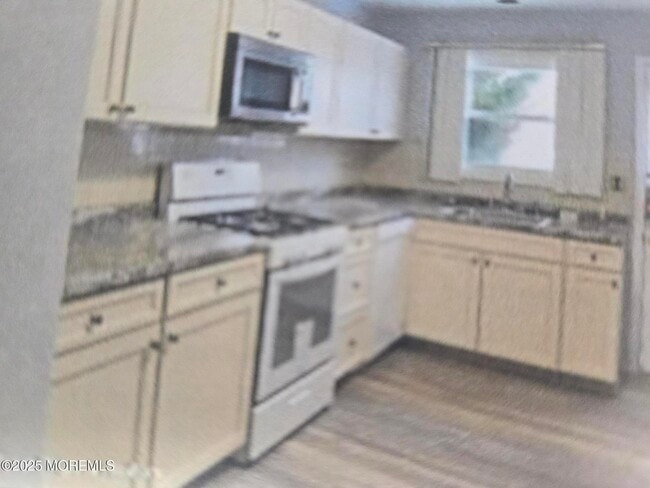 10 Pine Valley Dr in Toms River, NJ - Building Photo - Building Photo