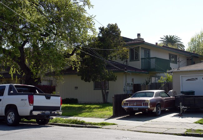 177 Poplar Ave in Redwood City, CA - Foto de edificio - Building Photo