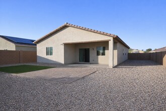 165 W Seaside Dr in Casa Grande, AZ - Building Photo - Building Photo