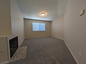 8400 W Charleston Blvd in Las Vegas, NV - Building Photo - Building Photo