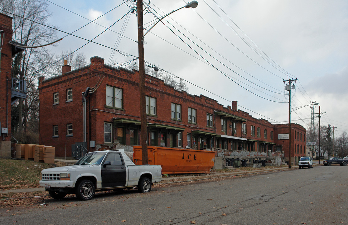 2819 Ashland Ave in Cincinnati, OH - Building Photo