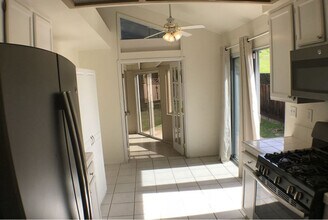 41430 Avenida De La Reina in Temecula, CA - Building Photo - Building Photo