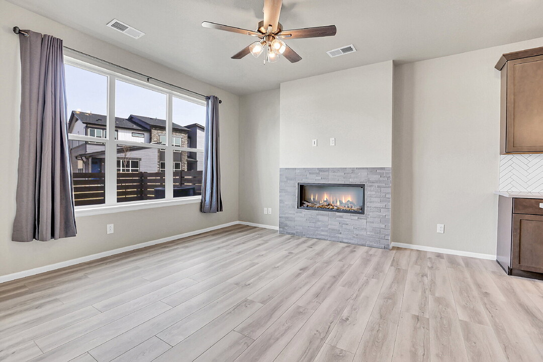 9475 W 58th Dr in Arvada, CO - Foto de edificio