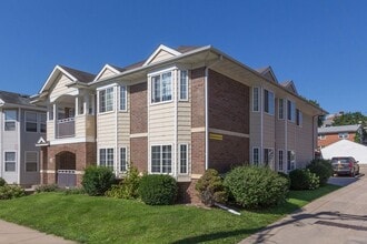 413 N Dubuque St, Unit 1 in Iowa City, IA - Building Photo - Building Photo