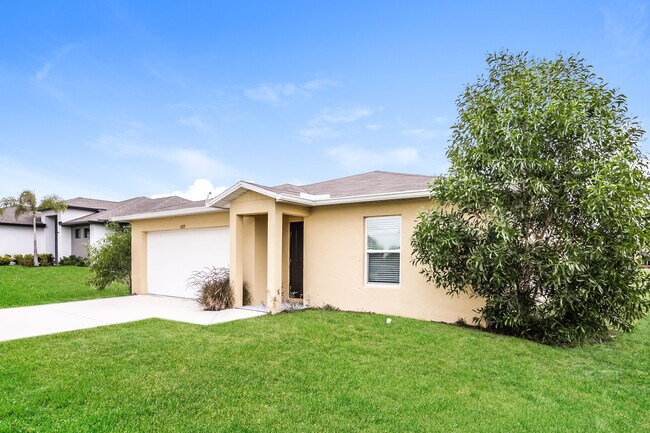 1109 SW 2nd St in Cape Coral, FL - Building Photo - Building Photo