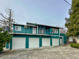 1890 Almond Avenue, Unit Apt. C in Walnut Creek, CA - Building Photo