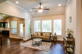9711 McKnight Lp in Austin, TX - Building Photo - Building Photo