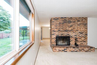 7759 SE Rofini St in Milwaukie, OR - Foto de edificio - Building Photo