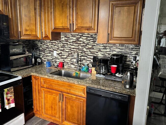 20210 NE 3rd Ct in Miami, FL - Building Photo - Building Photo