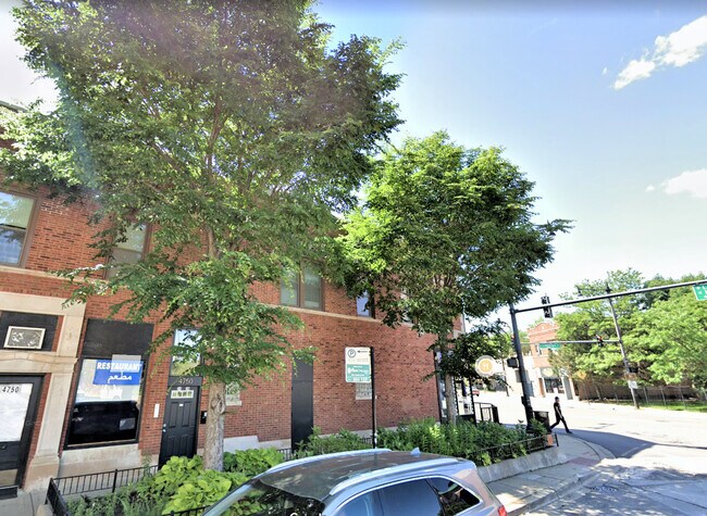 property at 4461 W Lawrence Ave